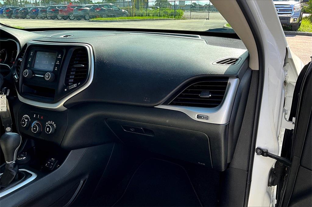used 2016 Jeep Cherokee car, priced at $11,170