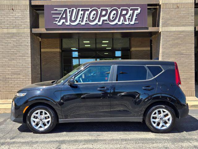 used 2021 Kia Soul car, priced at $15,348