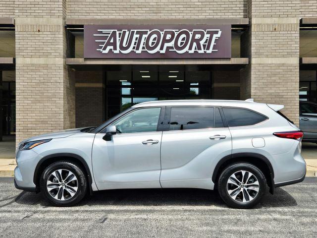 used 2022 Toyota Highlander Hybrid car, priced at $42,820