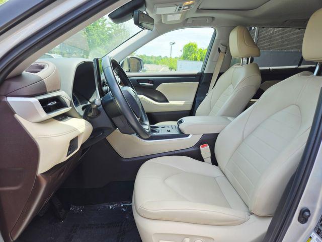 used 2022 Toyota Highlander Hybrid car, priced at $42,820