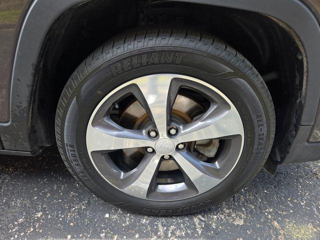 used 2019 Jeep Cherokee car, priced at $18,920