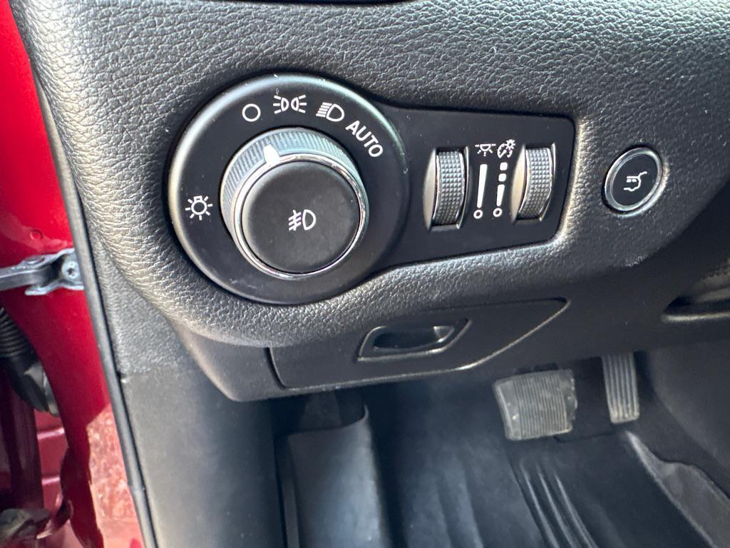 used 2020 Jeep Cherokee car, priced at $18,975