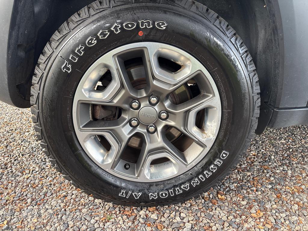 used 2019 Jeep Cherokee car, priced at $17,475