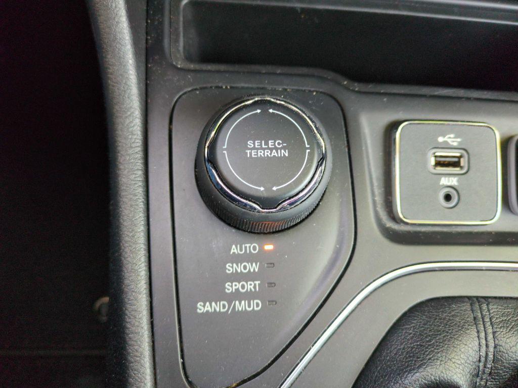 used 2019 Jeep Cherokee car, priced at $17,975