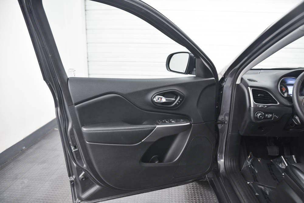 used 2022 Jeep Cherokee car, priced at $26,818