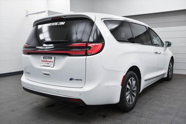 used 2022 Chrysler Pacifica Hybrid car, priced at $28,595