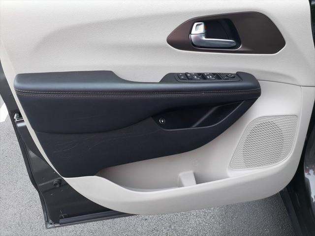used 2018 Chrysler Pacifica Hybrid car, priced at $20,995