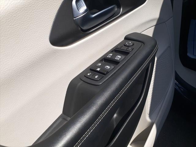 used 2023 Chrysler Pacifica car, priced at $23,181