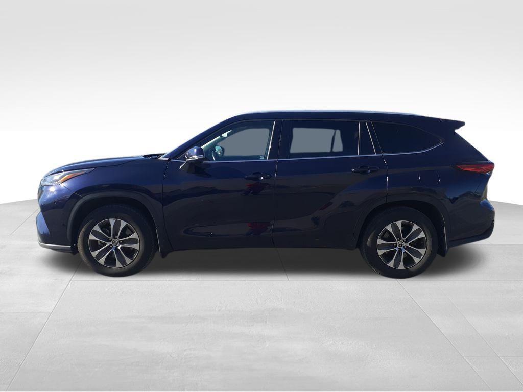 used 2022 Toyota Highlander car, priced at $32,444