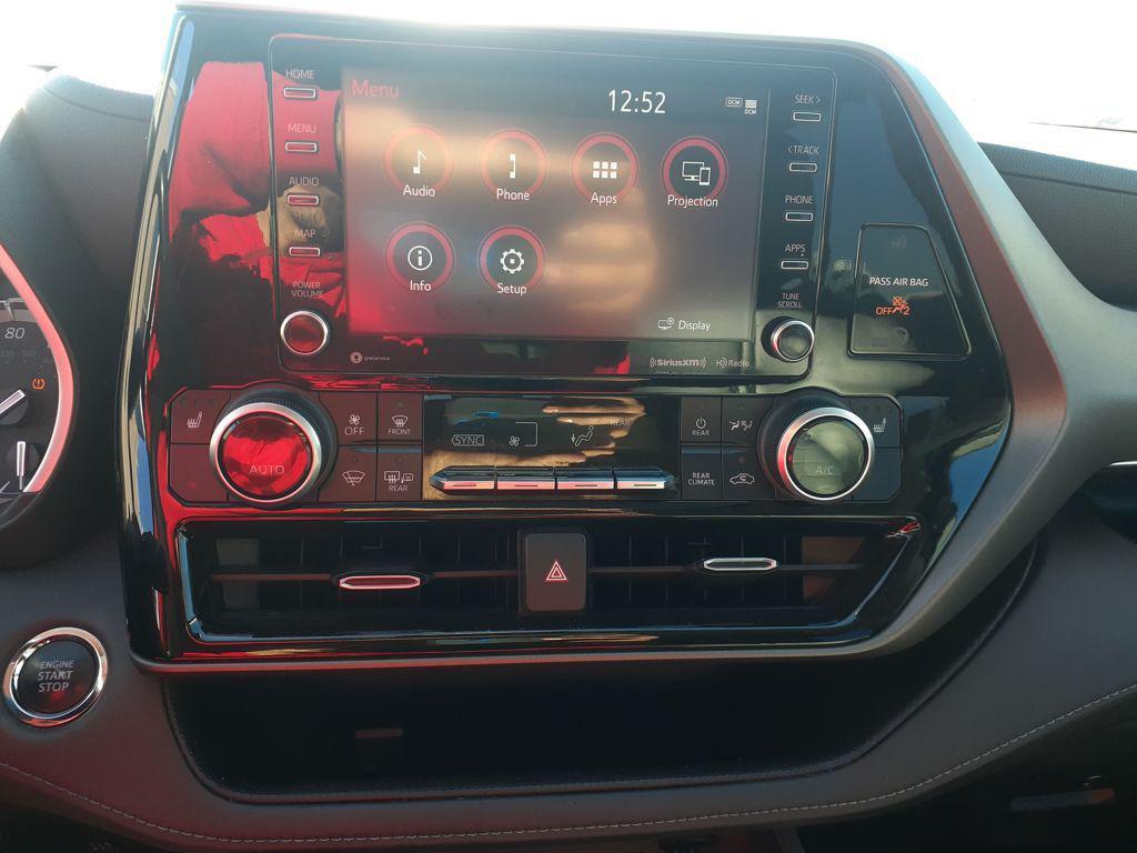 used 2022 Toyota Highlander car, priced at $32,444