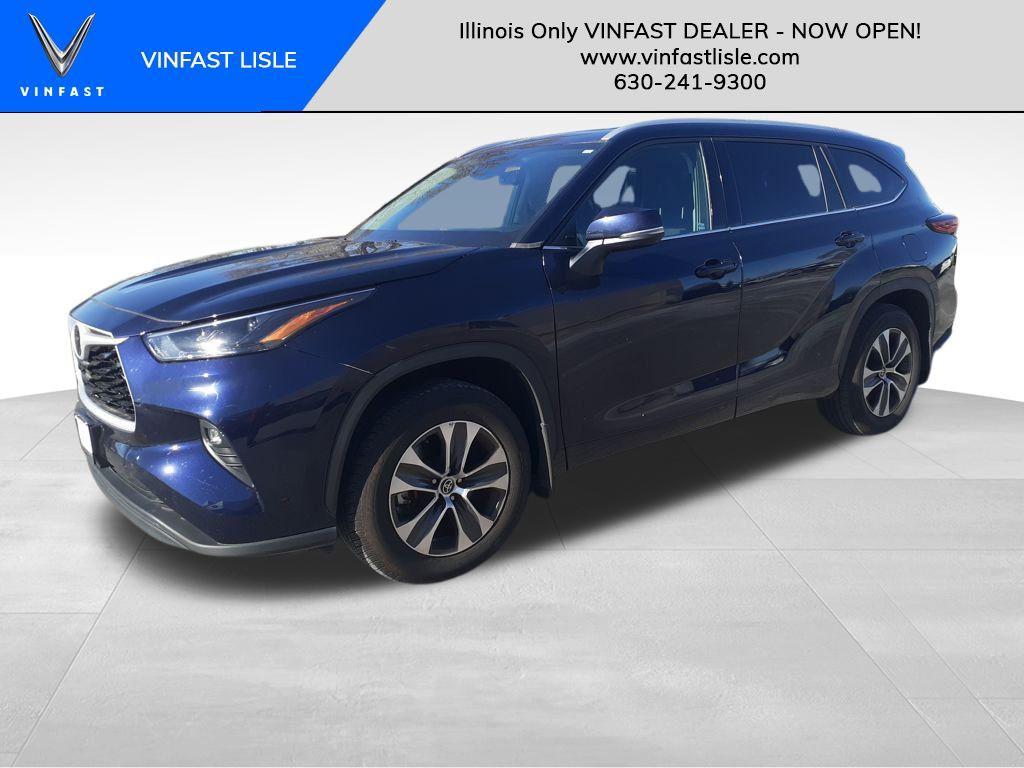 used 2022 Toyota Highlander car, priced at $32,444