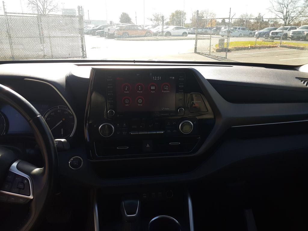 used 2022 Toyota Highlander car, priced at $32,444