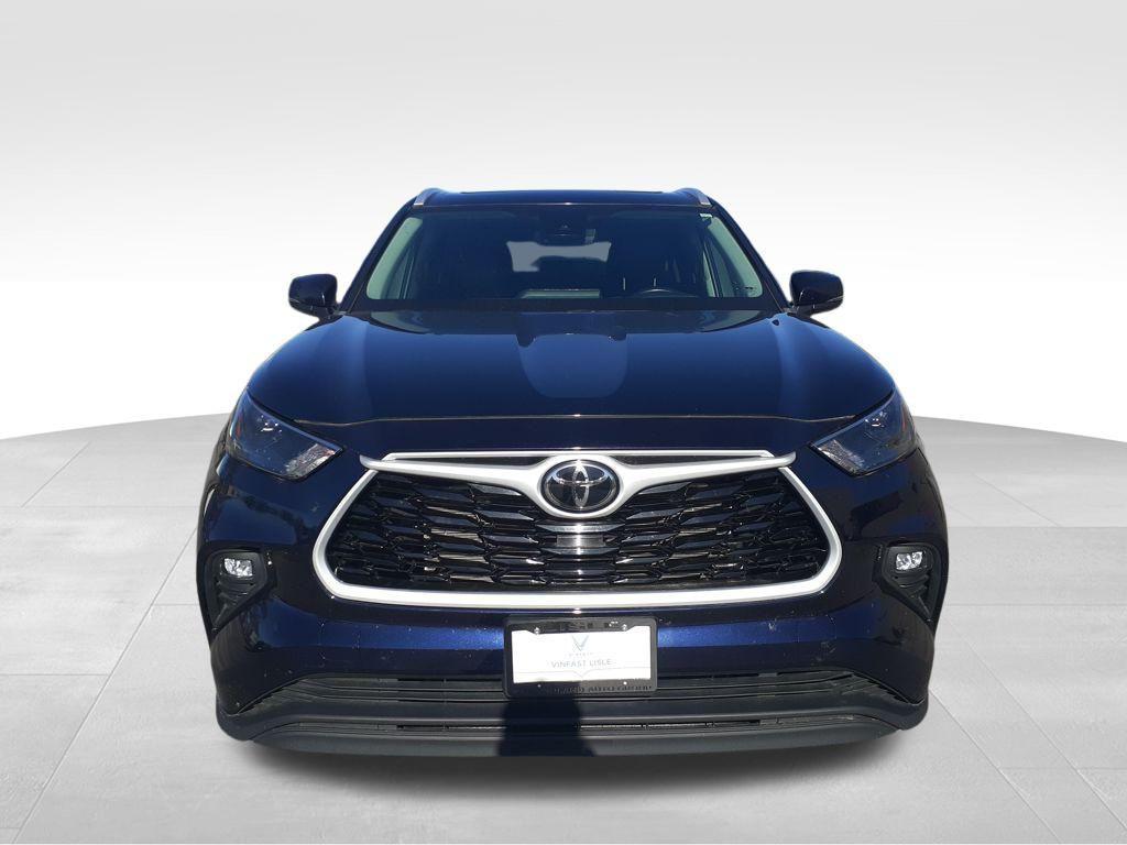 used 2022 Toyota Highlander car, priced at $32,444