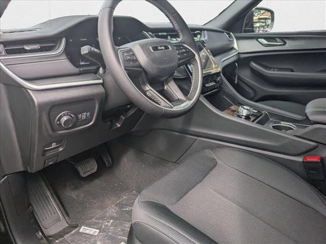 new 2025 Jeep Grand Cherokee car, priced at $40,153