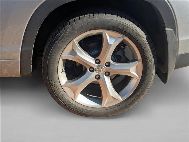 used 2015 Toyota Highlander Hybrid car, priced at $11,990