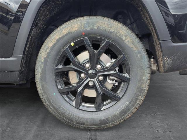 new 2025 Jeep Grand Cherokee car, priced at $42,310