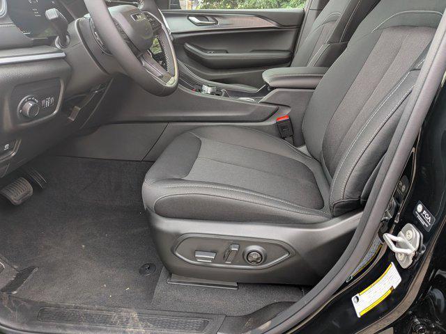 new 2025 Jeep Grand Cherokee car, priced at $39,913