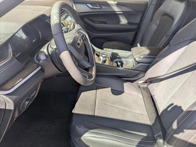 new 2025 Jeep Grand Cherokee car, priced at $43,210