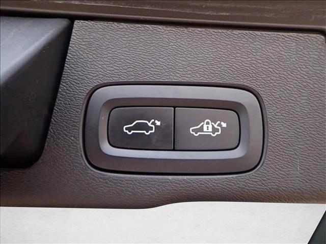 used 2023 Volvo XC60 car, priced at $23,328