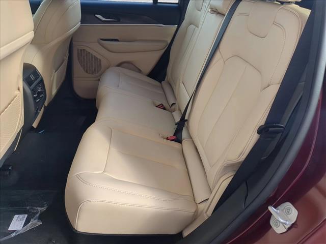new 2025 Jeep Grand Cherokee car, priced at $47,574
