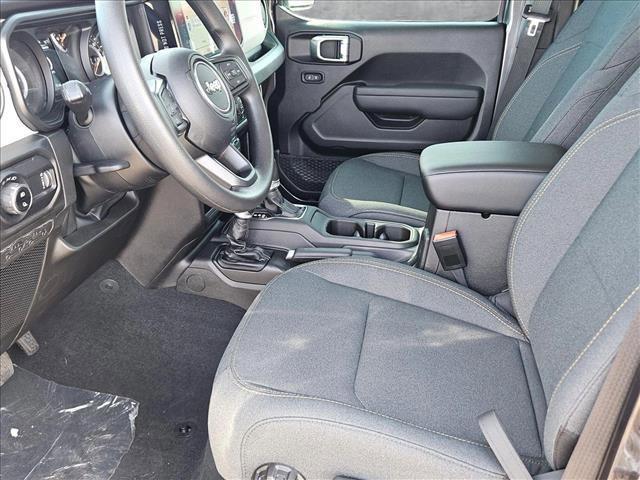 new 2025 Jeep Gladiator car, priced at $40,490
