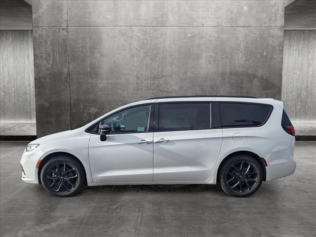 new 2024 Chrysler Pacifica car, priced at $39,099