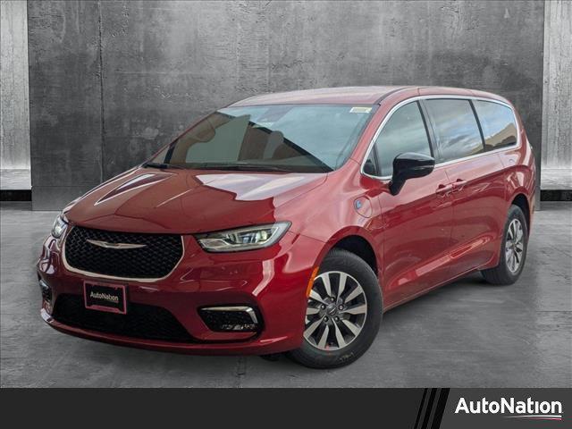 new 2025 Chrysler Pacifica Hybrid car, priced at $49,074