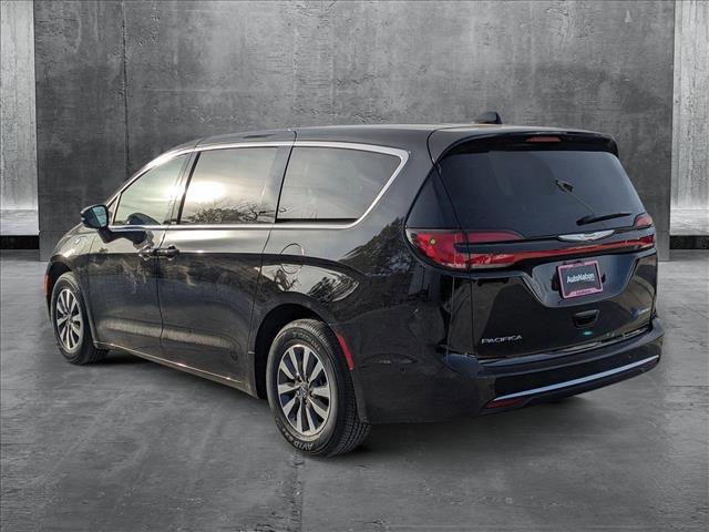 new 2025 Chrysler Pacifica Hybrid car, priced at $47,829