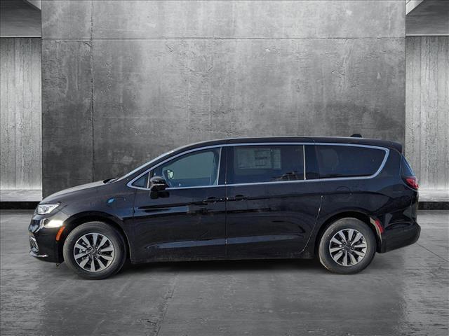 new 2025 Chrysler Pacifica Hybrid car, priced at $47,829