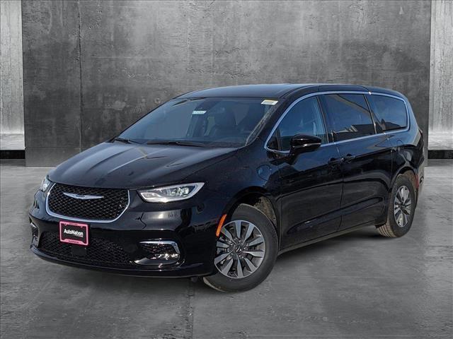 new 2025 Chrysler Pacifica Hybrid car, priced at $46,249