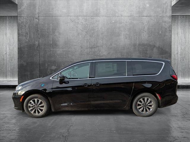 new 2025 Chrysler Pacifica Hybrid car, priced at $45,799