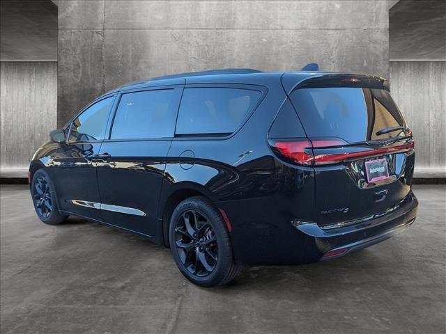 new 2024 Chrysler Pacifica car, priced at $44,299