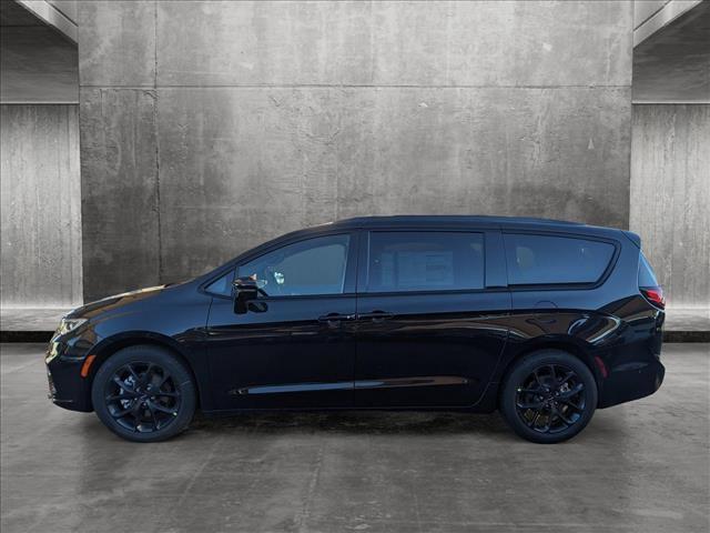 new 2024 Chrysler Pacifica car, priced at $44,299