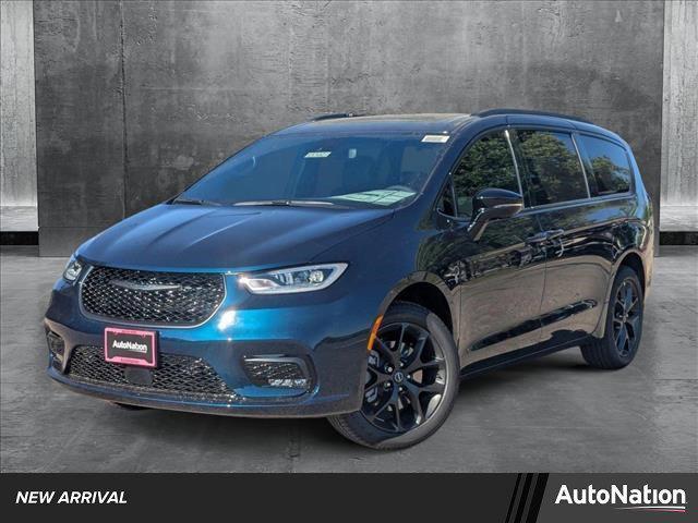 new 2025 Chrysler Pacifica car, priced at $52,197