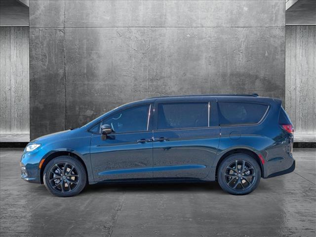 new 2025 Chrysler Pacifica car, priced at $52,197