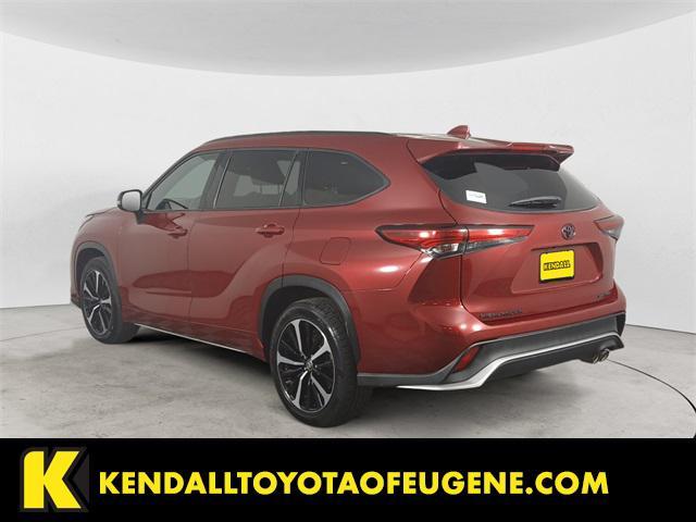 used 2021 Toyota Highlander car, priced at $40,998