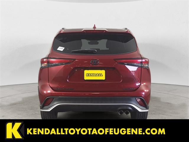 used 2021 Toyota Highlander car, priced at $40,998