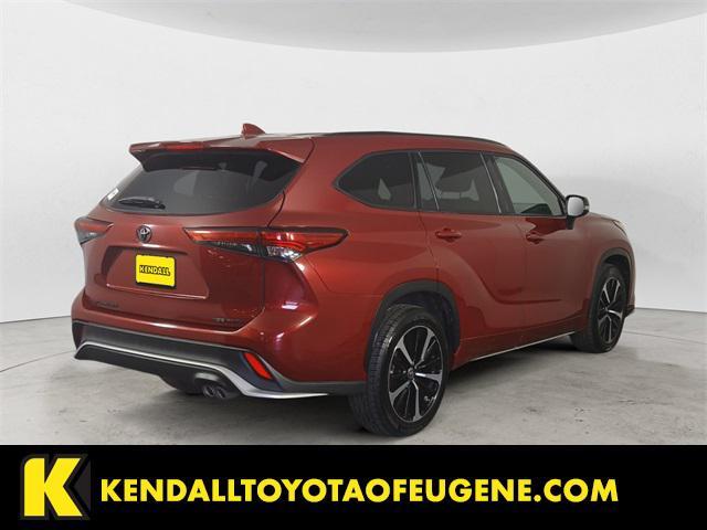 used 2021 Toyota Highlander car, priced at $40,998