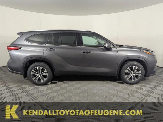 used 2022 Toyota Highlander car, priced at $37,488