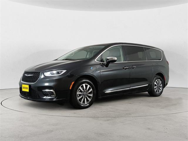 used 2023 Chrysler Pacifica Hybrid car, priced at $30,881