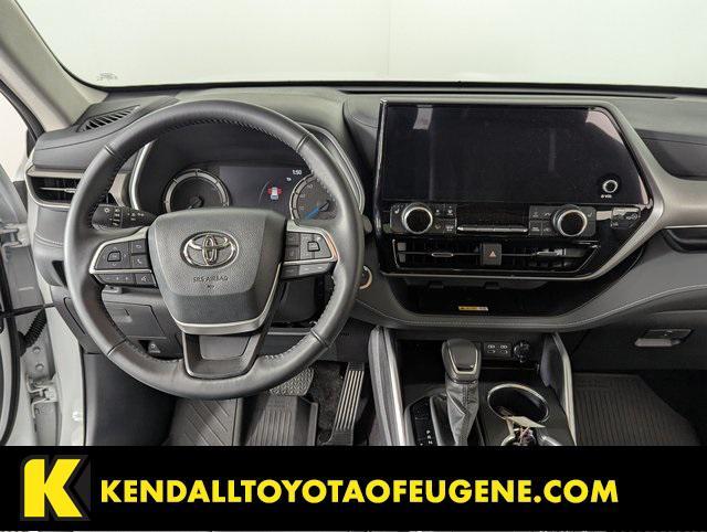 used 2024 Toyota Highlander Hybrid car, priced at $54,998