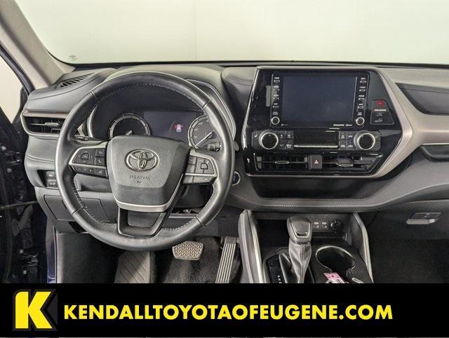 used 2022 Toyota Highlander car, priced at $36,998