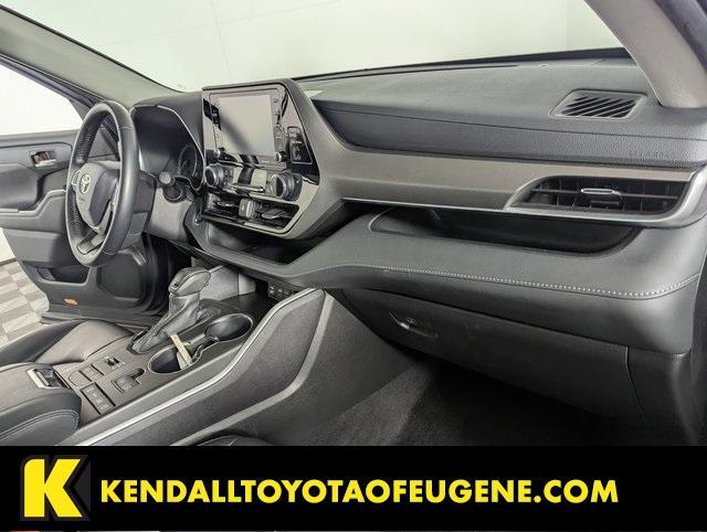 used 2022 Toyota Highlander car, priced at $36,998