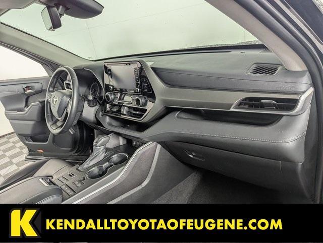 used 2022 Toyota Highlander car, priced at $37,998