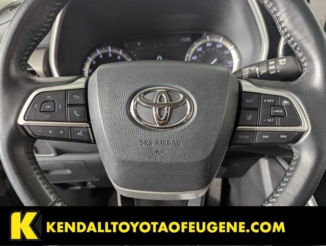 used 2022 Toyota Highlander car, priced at $37,998