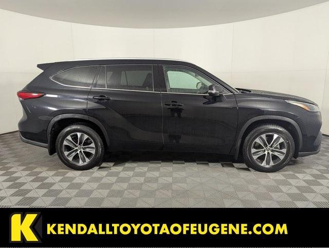 used 2022 Toyota Highlander car, priced at $37,998