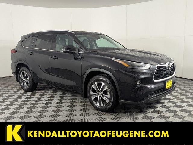 used 2022 Toyota Highlander car, priced at $37,998