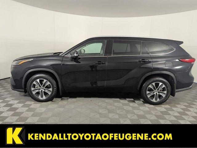 used 2022 Toyota Highlander car, priced at $37,998