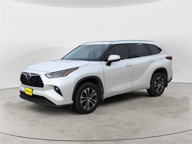 used 2021 Toyota Highlander car, priced at $34,998
