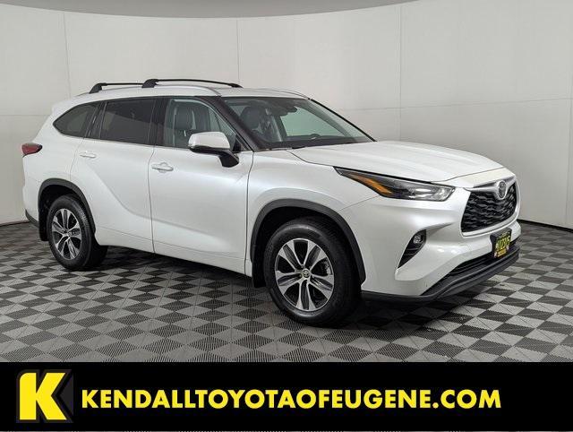 used 2022 Toyota Highlander car, priced at $40,998